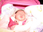 Isis, filha do Edienis e da Camila