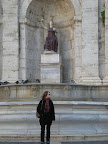 Piazza del Campidoglio, fontana sulla facciata del palazzo comunale