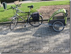 Велосипед с детской коляской-прицепом