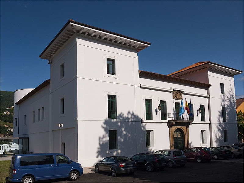PALACIO DE BERNALDO QUIRÓS ( FIGAREDO )
