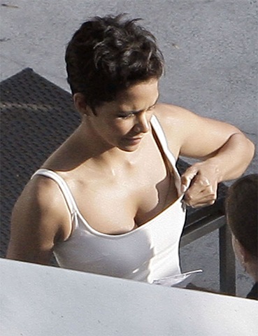 [halle Berry 11[7].jpg]