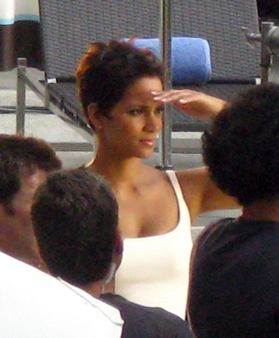 [halle Berry 13[5].jpg]
