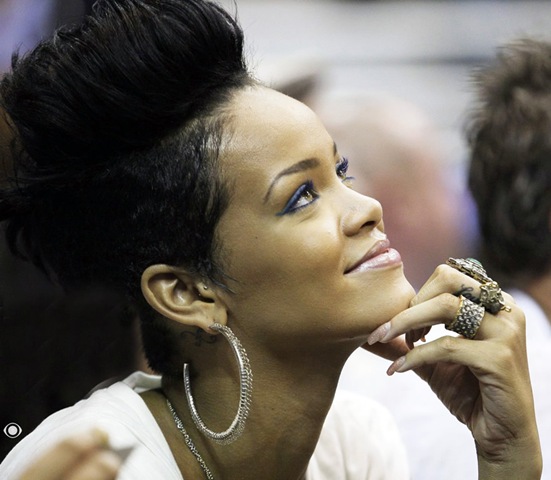 [rihanna_iprime_02[3].jpg]