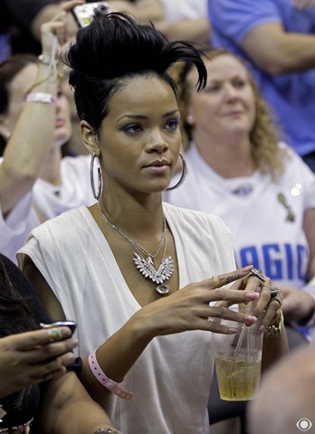 [rihanna_iprime_06[3].jpg]
