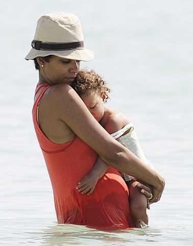 [halle berry 2[3].jpg]