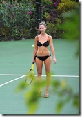 Jennifer Love Hewitt bikini 1