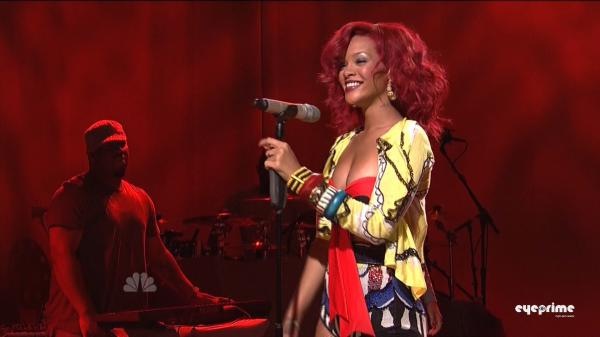 [tn-by_mah0ne-Rihanna_Performing_At_Saturday_Night_Live_30.10.10_014[5].jpg]