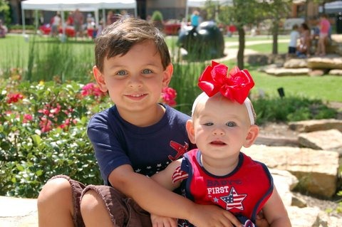 [sean and cara 4th july[3].jpg]