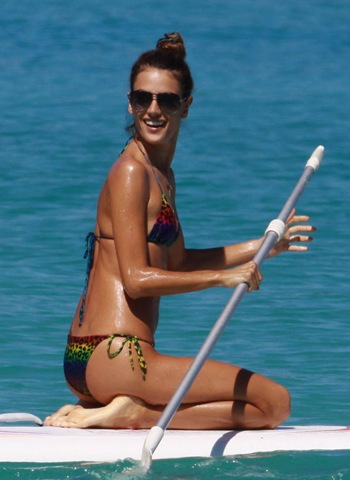 [Alessandra Ambrosio hot swimsuit[2].jpg]