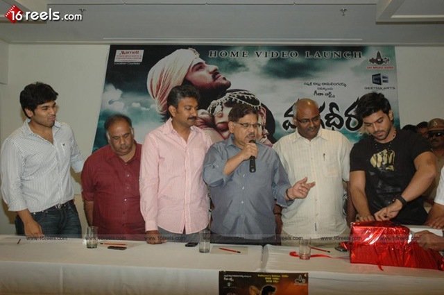 [Magadheera-Blue-Ray-DVD-Launch 4[2].jpg]