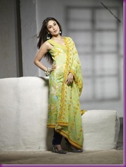 Kareena-Kapoor-on-Firdous-Fashion-20