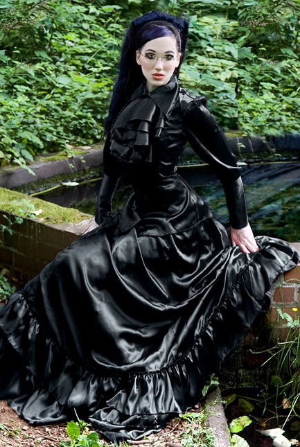 [Elegant Gothic Aristocrat[5].jpg]