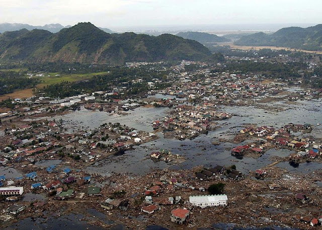 Kemusnahan Sumatera terutama di Aceh akibat dari tsunami besar 2004.