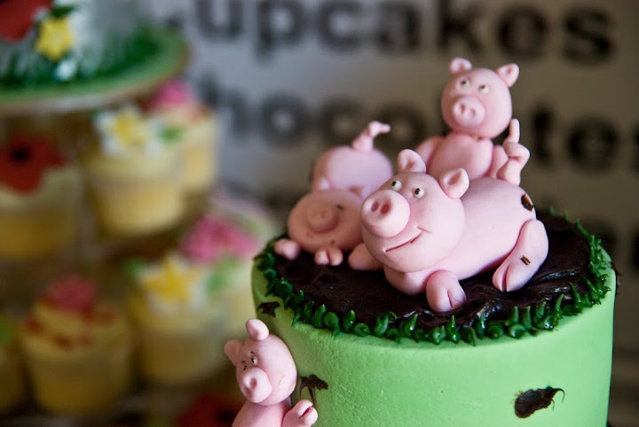 Piggy Cupcake Cake from The Sweetest Things
