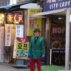 Koreans love this guy too, but my camera didn't as everytime he turned towards me the shot was out of focus.