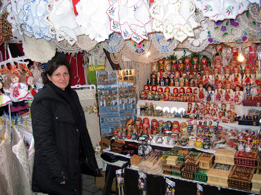 plastic red white checkered tablecothes sold in ontario