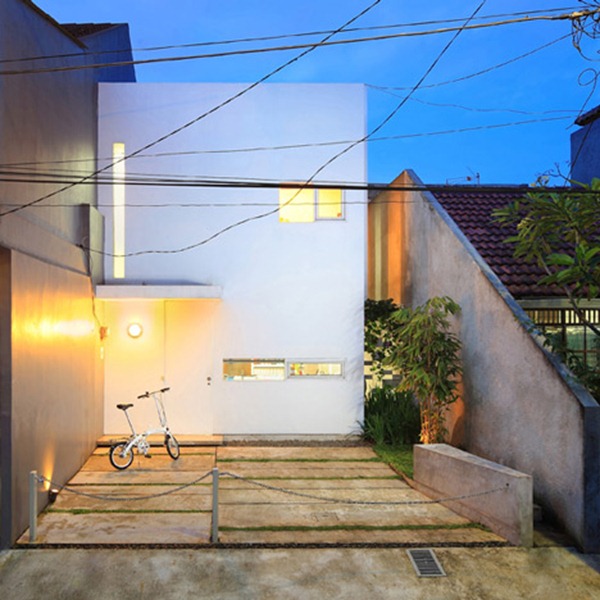Kiris-house-by-Atelier-Riri-fachada