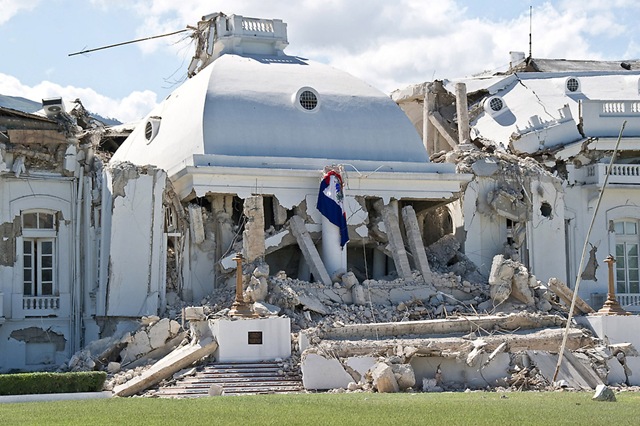 [haitiearthquakepalace[4].jpg]