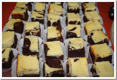 CHEESECAKE BROWNIES© BUSOG! SARAP! 2010