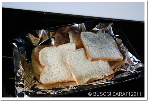MAKING BREAD CRUMBS STEP2© BUSOG! SARAP! 2011 MAKING BREAD CRUMBS STEP2© BUSOG! SARAP! 2011