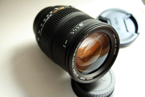 Imagen: Objetivo 18-200 mm. 1:3.5-6.3 DC OS  marca SIGMA para Canon