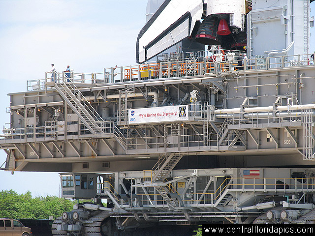 Crawler - Transporter with Discovery - STS-114