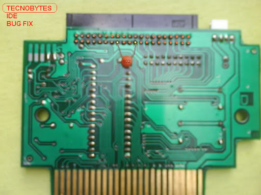 Bug fix para o caso em que ocorre a mensagem WARNING! DATA CORRUPTION DETECTED! ao dar boot pela IDE. Esta correção consiste de um simples capacitor cerâmico de 1nf (102) ligado entre o pino 25 da IDE e o GND (Terra). Imagem cedida por Ricardo Oazem (Tecnobytes).