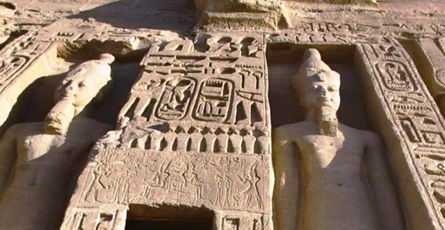 [Abu Simbel-Nefertiti Temple02[2].jpg]