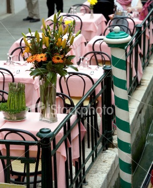 [ist2_6374562sidewalkcafeinveniceital[2].jpg]