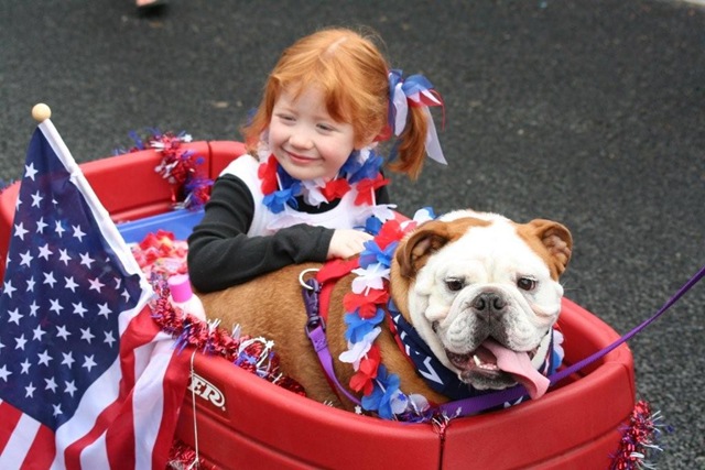[Olivia_and_Ruby_in_parade3.jpg]