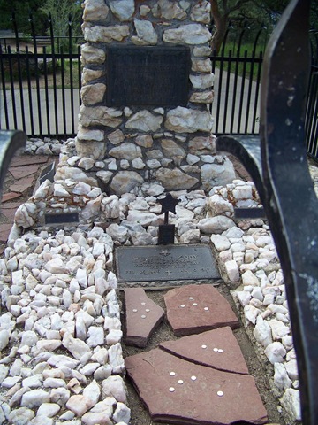 [Buffalo Bill's grave[5].jpg]