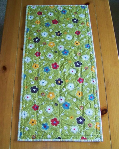 [duck tracks table runner back.jpg]