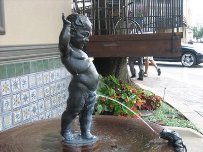 [12-odd-and-bizarre-fountains-boy-urinating-on-a-frog 4[3].jpg]