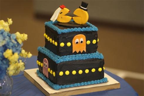 [pac-man-wedding-cake-toppers[9].jpg]