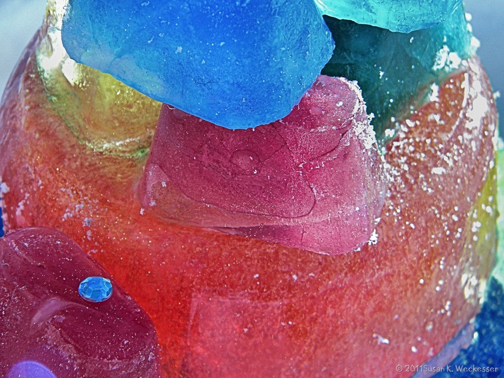 [colored ice cubes[24].jpg]