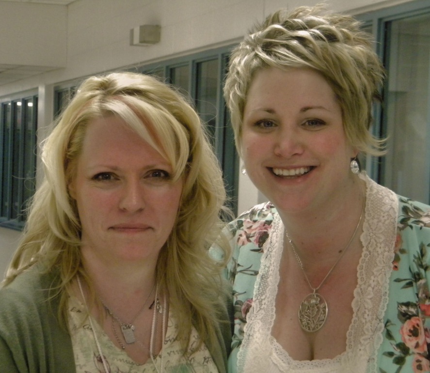 [Susan& Vicki[5].jpg]