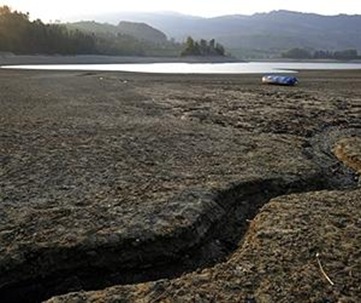lake-gruyere-drought-switzerland-May 2011