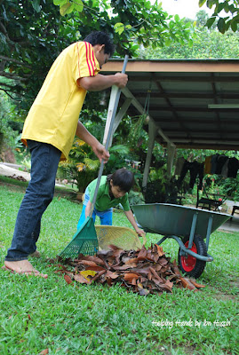 Membersihkan rumah atok di Mersing, Johor