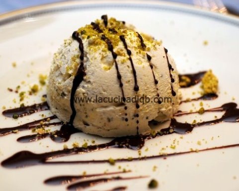 [semifreddo al torroncino e pistacchi 1[18].jpg]