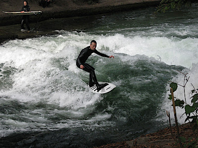 Surfing in the Englisch Gardens, Munich