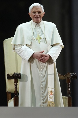 [Benedicto XVI - 16 de abril - 83 años[3].jpg]