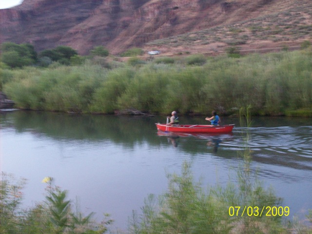[Owyhee canoing--there they go[2].jpg]