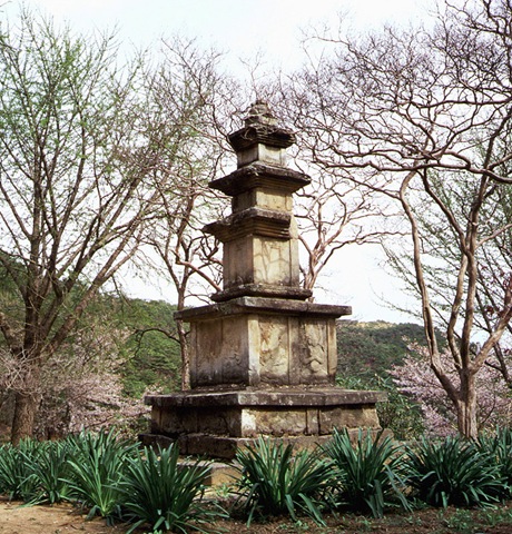 [Gunwi Three storied stone pagoda of Jibosa Temple[5].jpg]