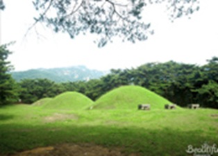 Gyeongju Samneung Three tombs in Baeri