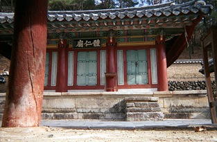 GyeongjuShrine to Yi Eonjeok Cheinmyo