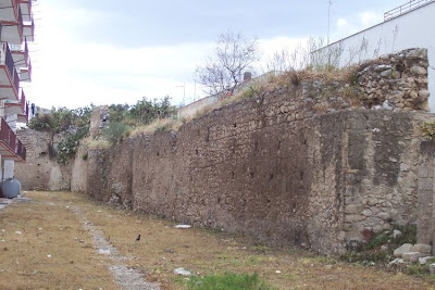 Manfredonia, Mura antiche
