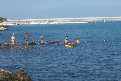 Manfredonia, Bagno sugli scogli