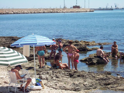 Manfredonia, Al bagno sulla scogliera