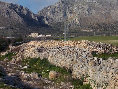 Manfredonia, Muretti a secco in rovina