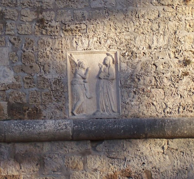Manfredonia, Bassorilievo sul Castello di Manfredonia